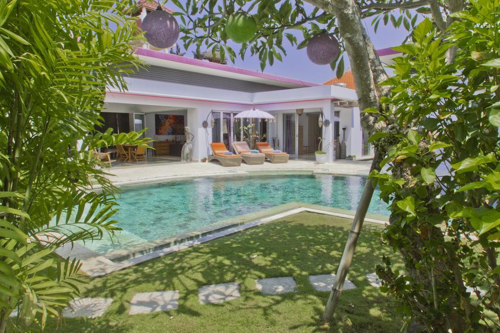 Villa Purple Legian Εξωτερικό φωτογραφία